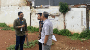 Tim Masterizin melakukan survey lokasi lapangan serbaguna di Tangerang untuk pengurusan PBG 2025