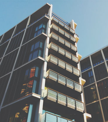 Gedung usaha bertingkat dan fasilitas komersial besar di Kota Tangerang yang wajib memiliki SLF