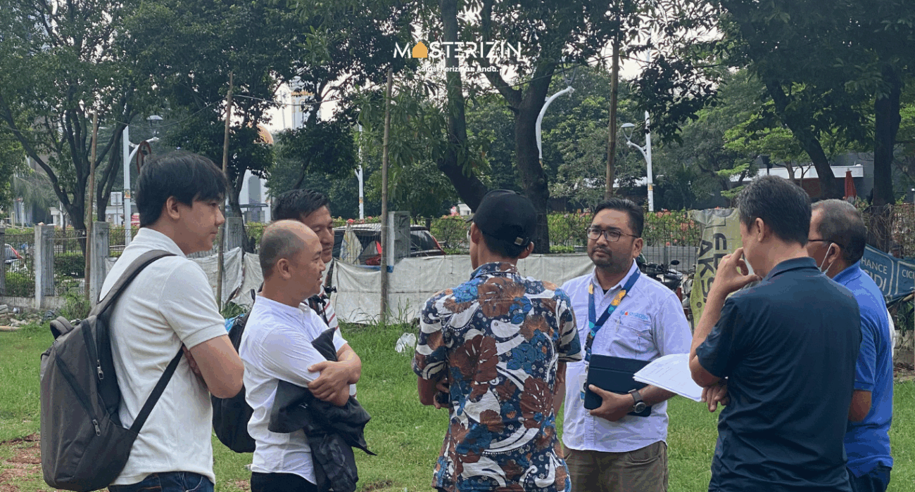 Tim Masterizin melakukan survey lokasi lapangan serbaguna di Tangerang untuk pengurusan PBG 2025