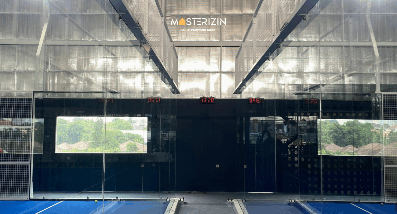 Tim teknis memeriksa lapangan olahraga sebelum izin PBG